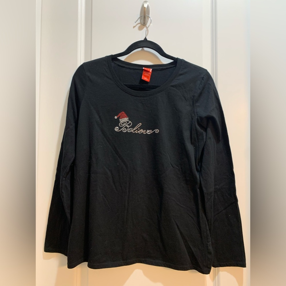 Believe Christmas Shirt Black Santa’s Hat Large Armpit To Armpit 19” Length 25”